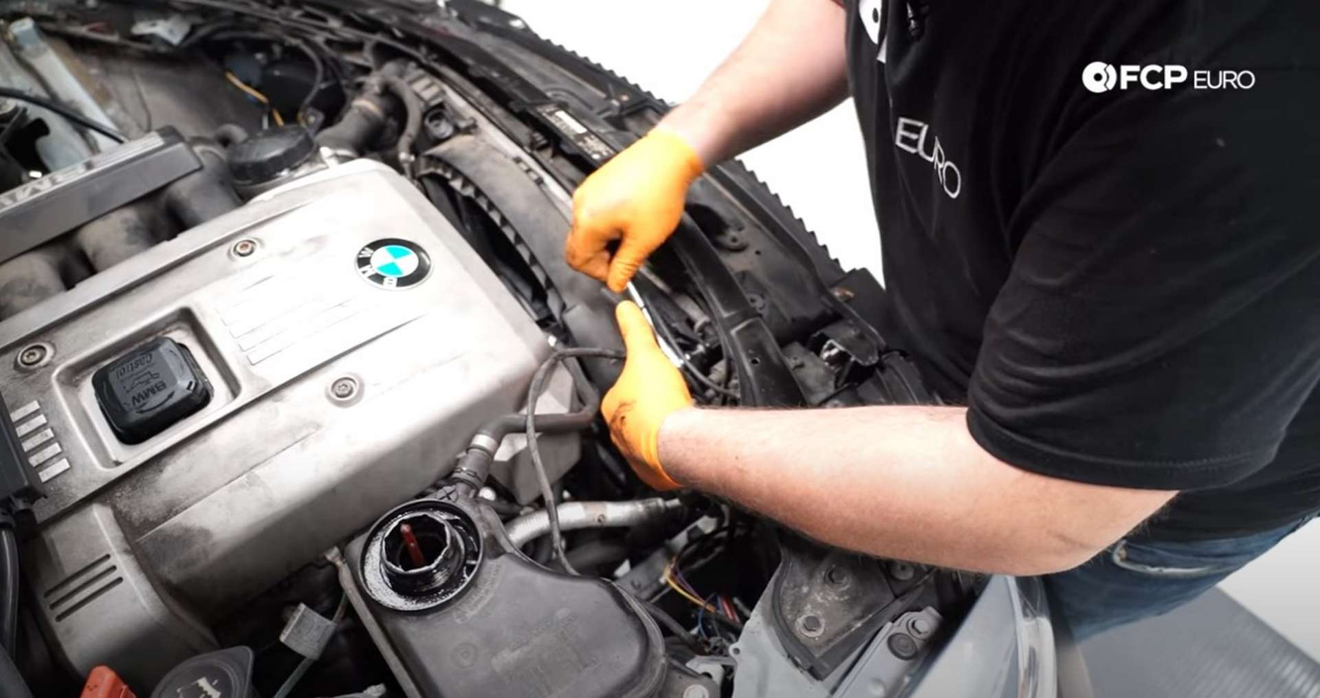 DIY BMW N52 Drive Belt Replacement installing the fan shroud fastener