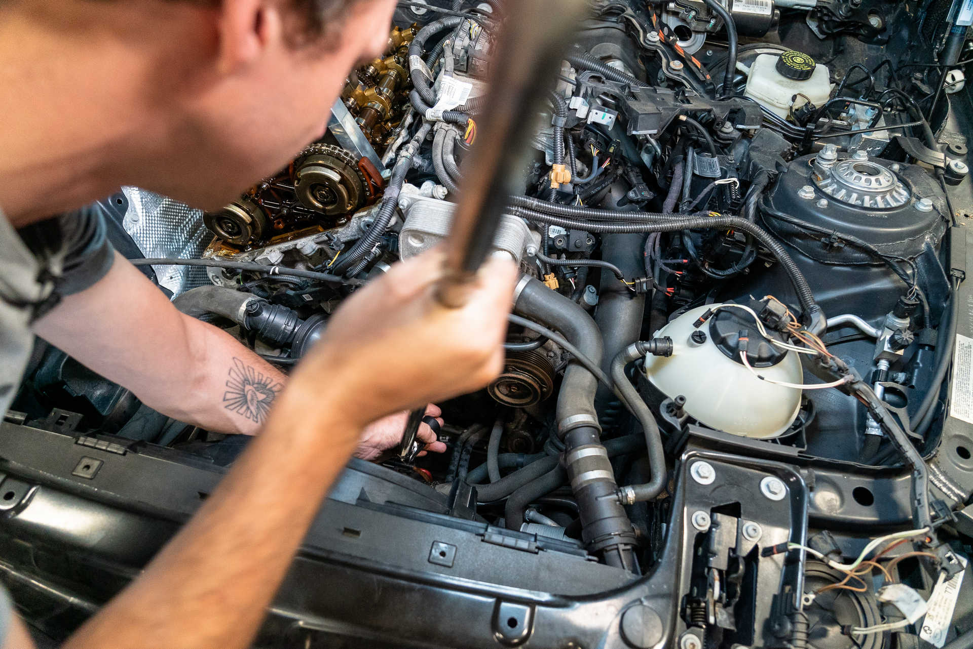 DIY BMW N20 Timing Chain removing the crankshaft bolt