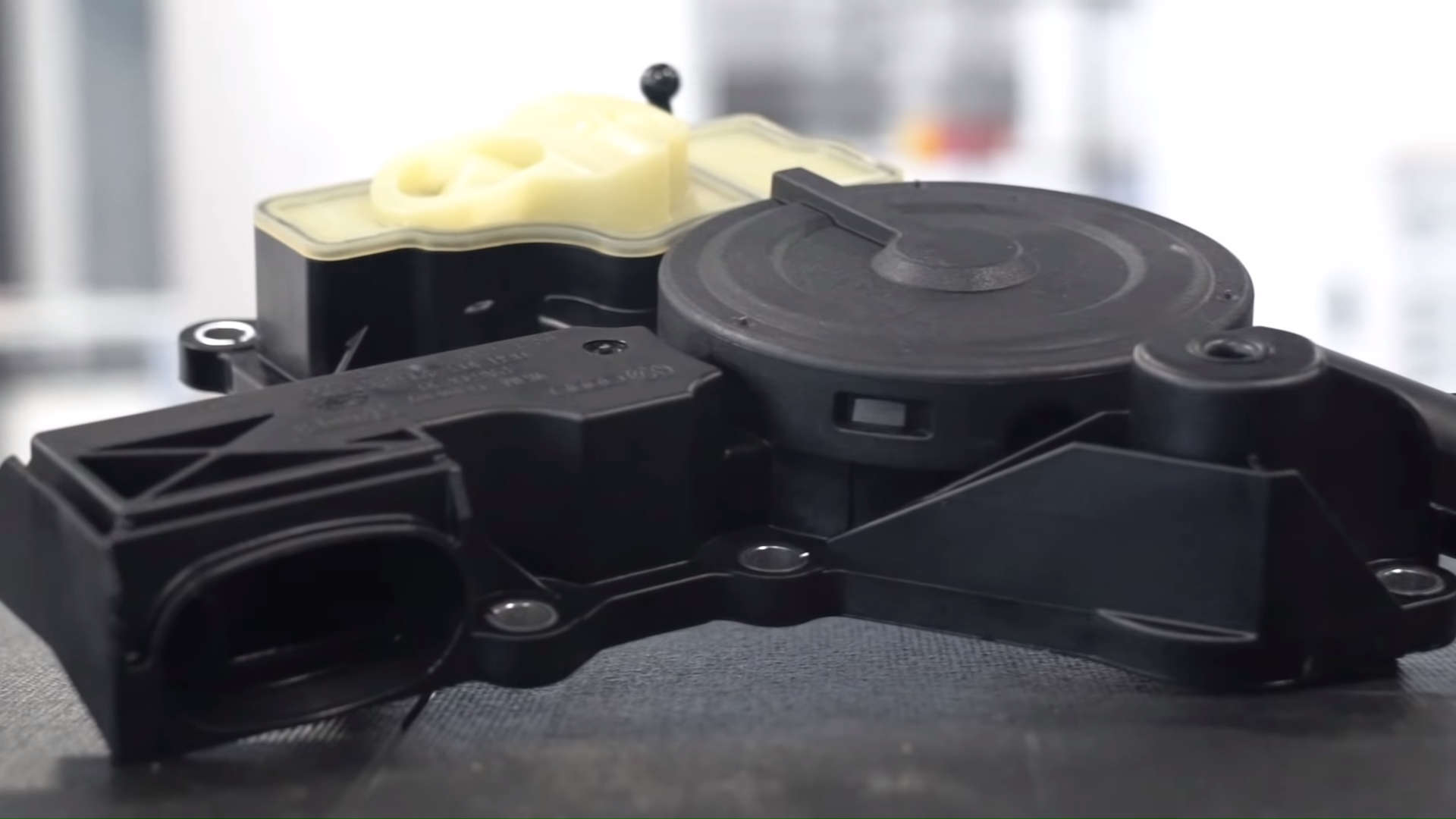 VW MK6 GTI Guide PCV Oil Separator