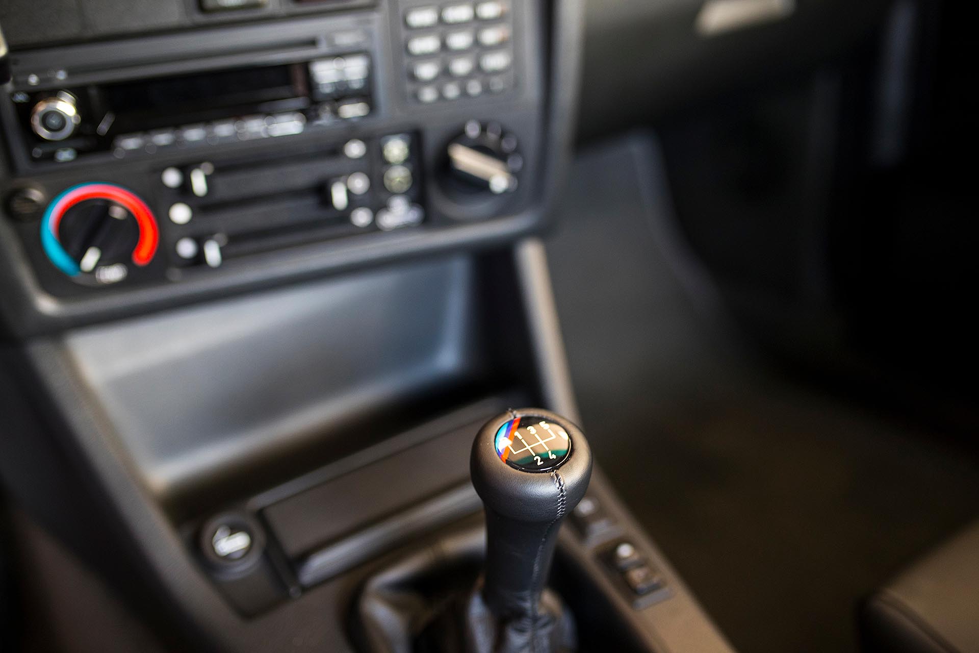 22_BMW E30 M3 shift knob detail