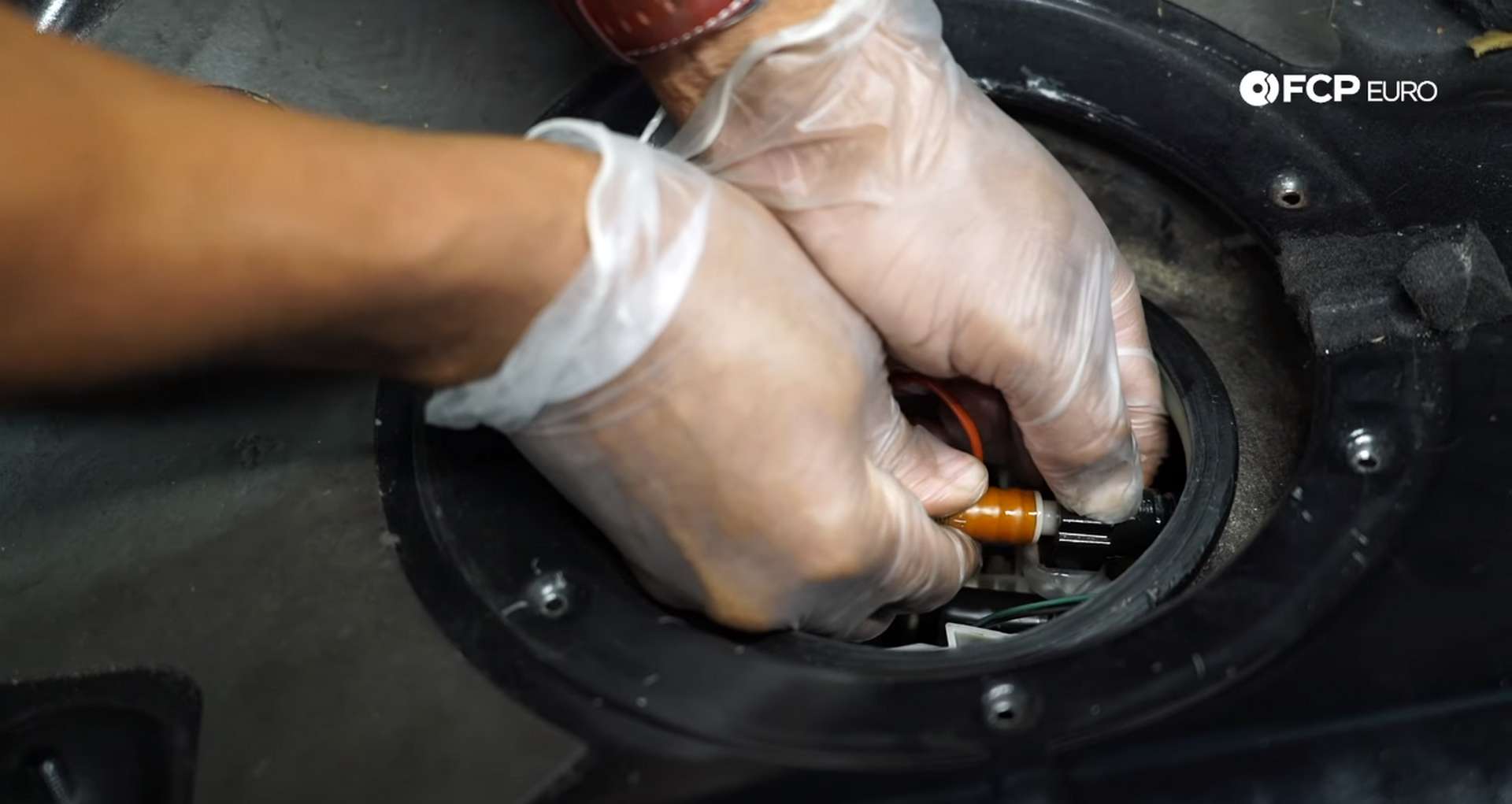 08-DIY-Mercedes-Fuel-Level-Sender-Removing-Unit