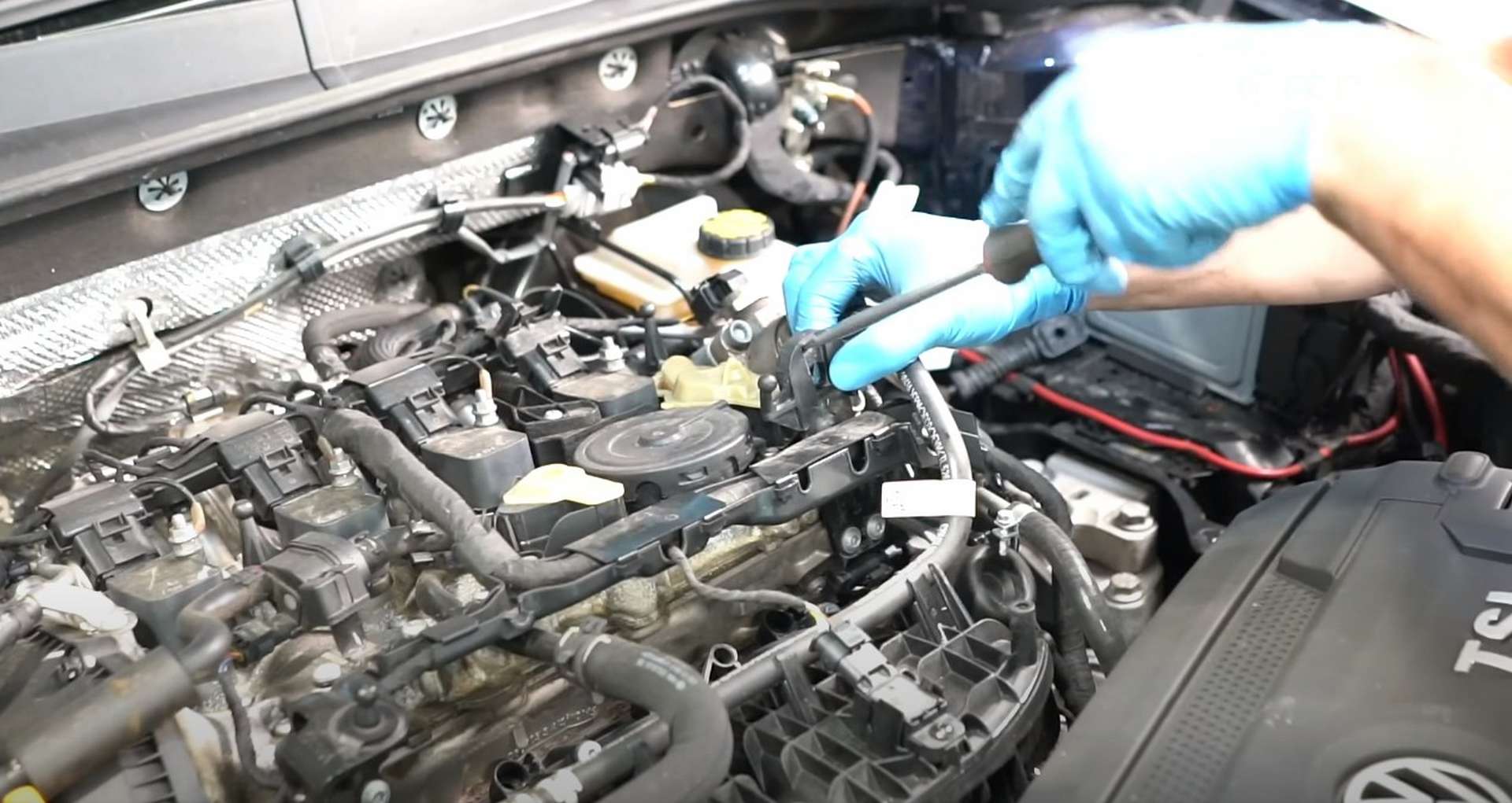 39-DIY_VW_GTI_Clutch-Job-Supporting-Engine