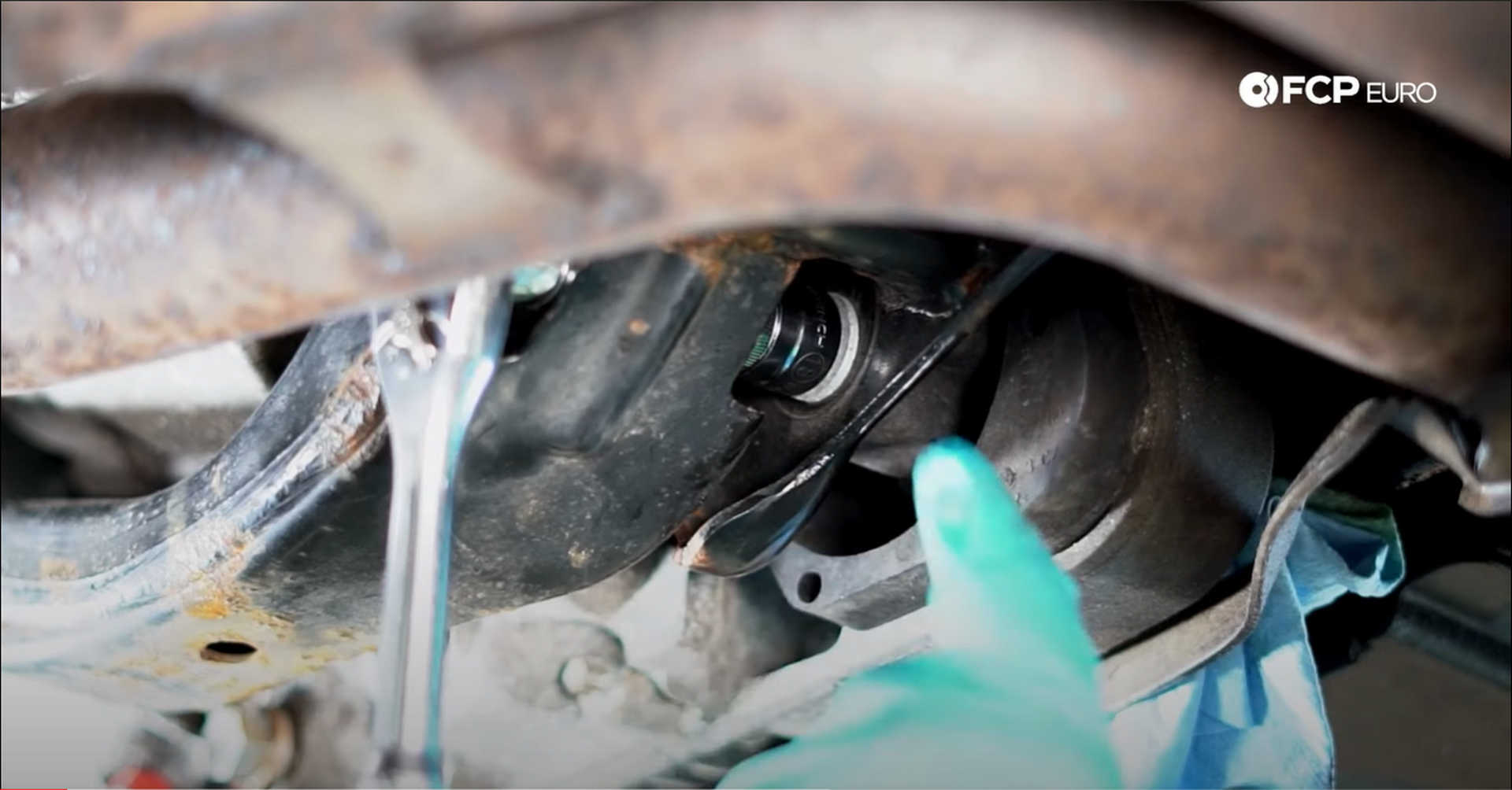 DIY BMW X3 Transfer Case Actuator draining the transfer case fluid