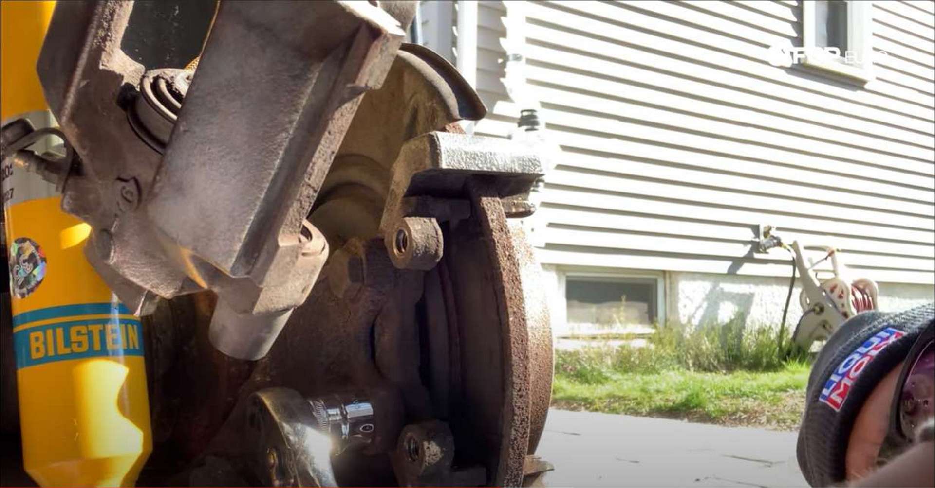 BMW E30 Rear Brakes bracket bolt removal