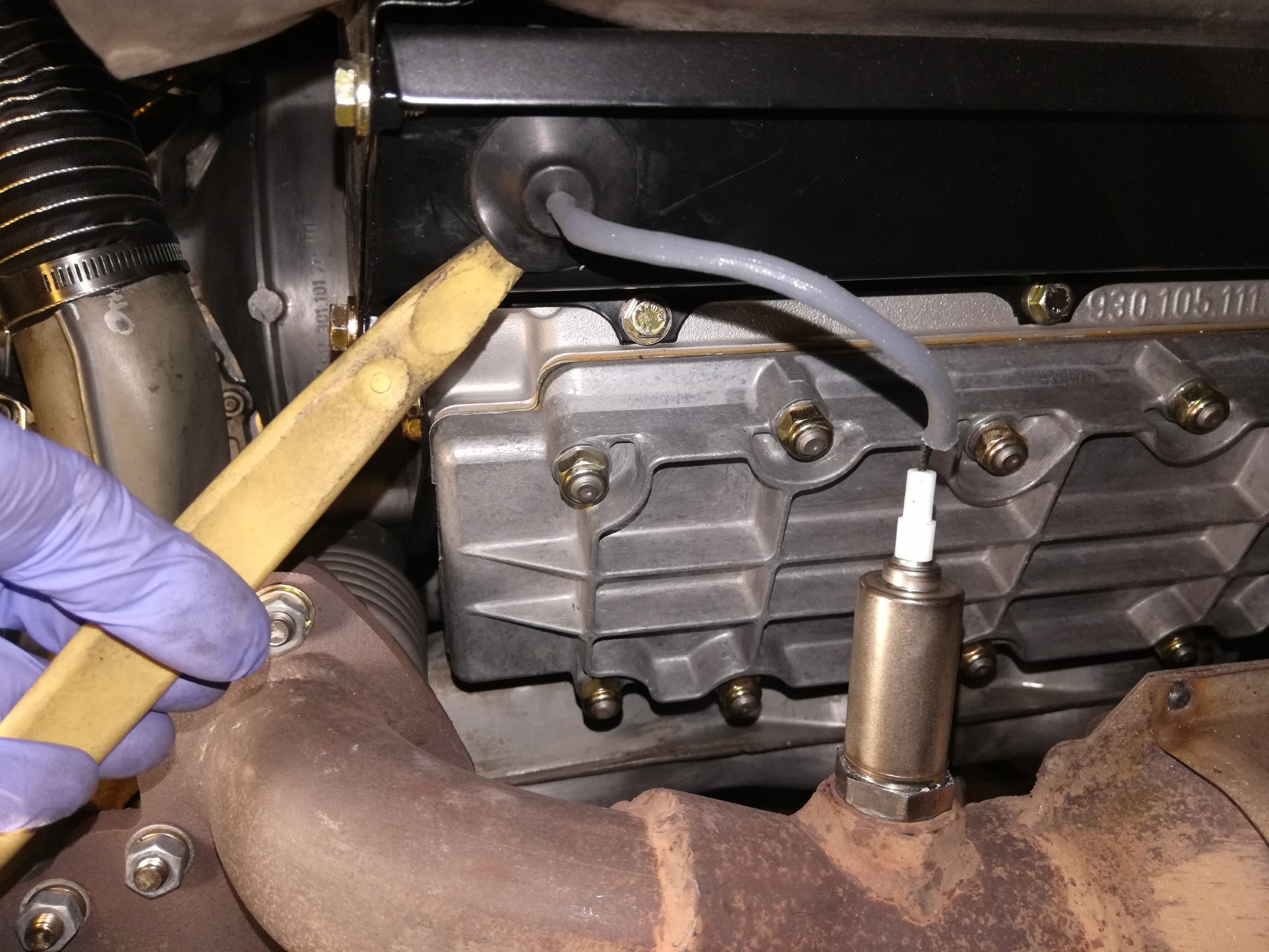 Air-cooled Porsche 911 oxygen sensor grommet