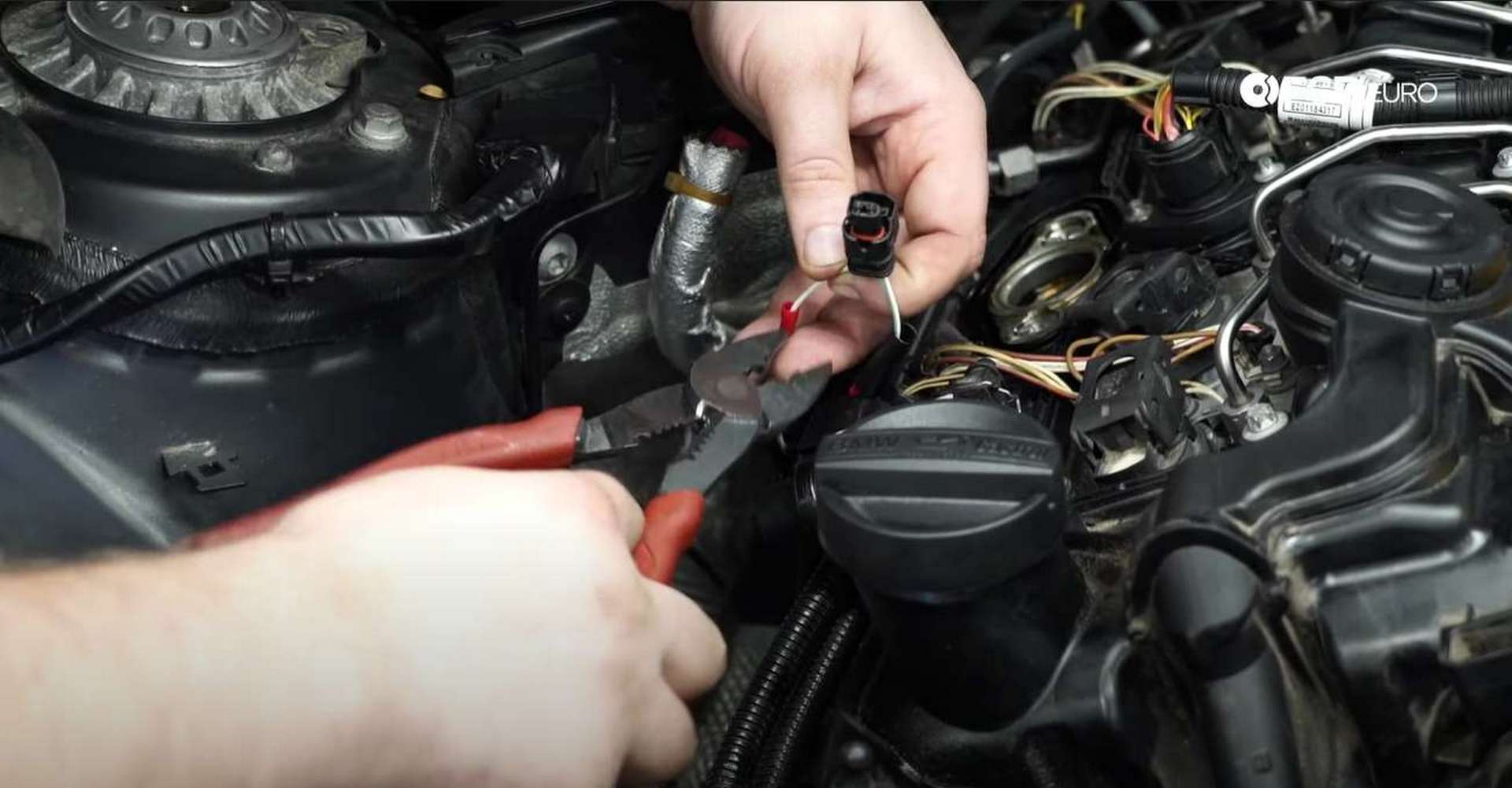 15-DIY-BMW-F30-High-Pressure-Fuel-Pump-Replacement_Replacing-Pump