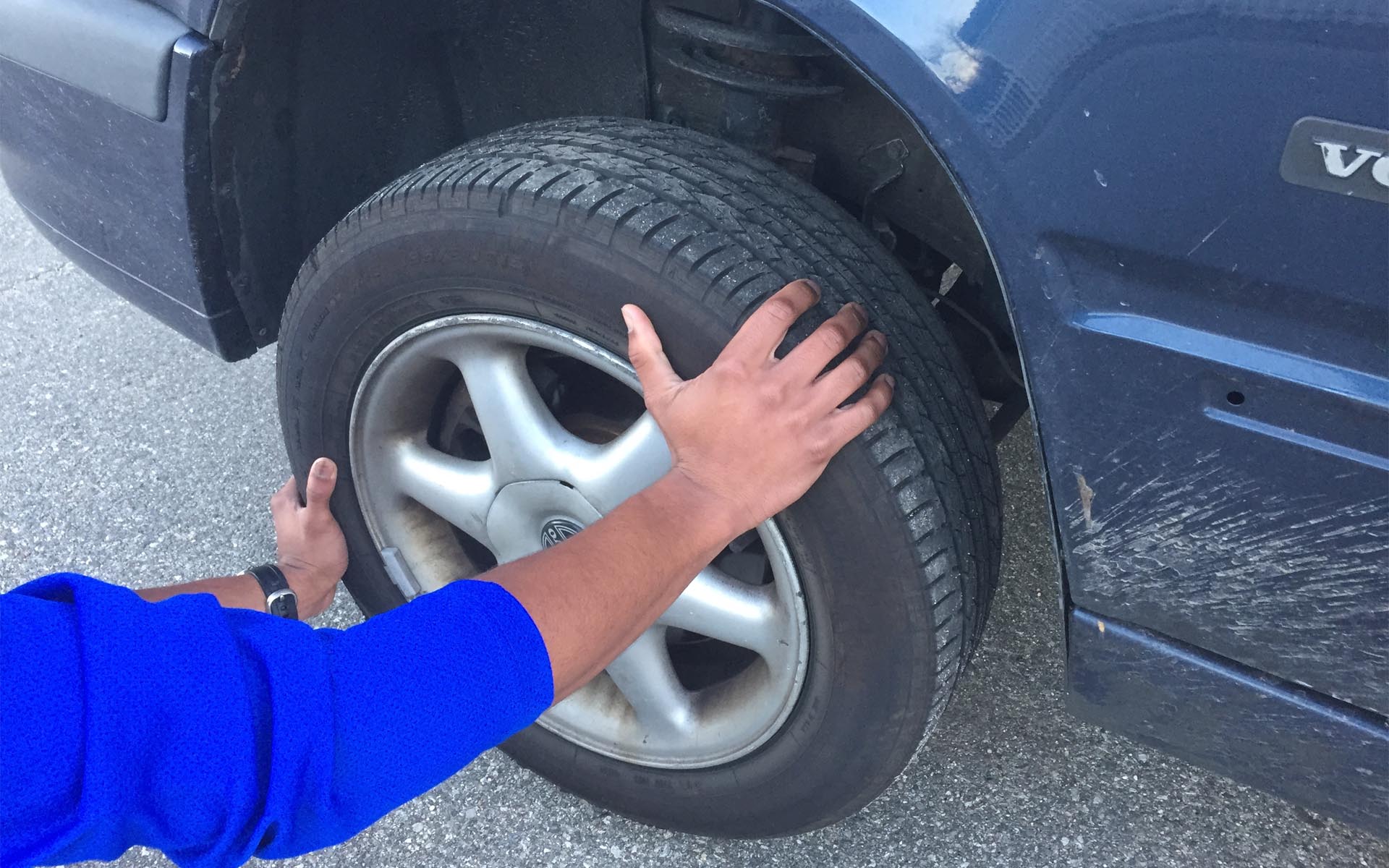shake-wheel-by-hand