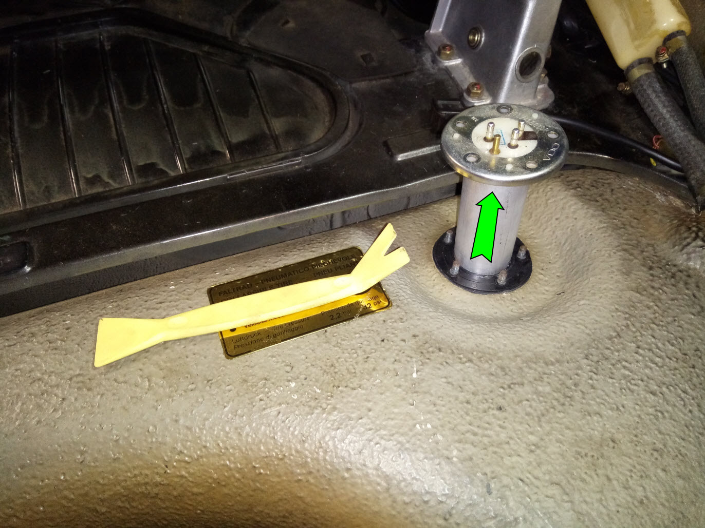 Porsche 911 fuel level sensor removal 3.