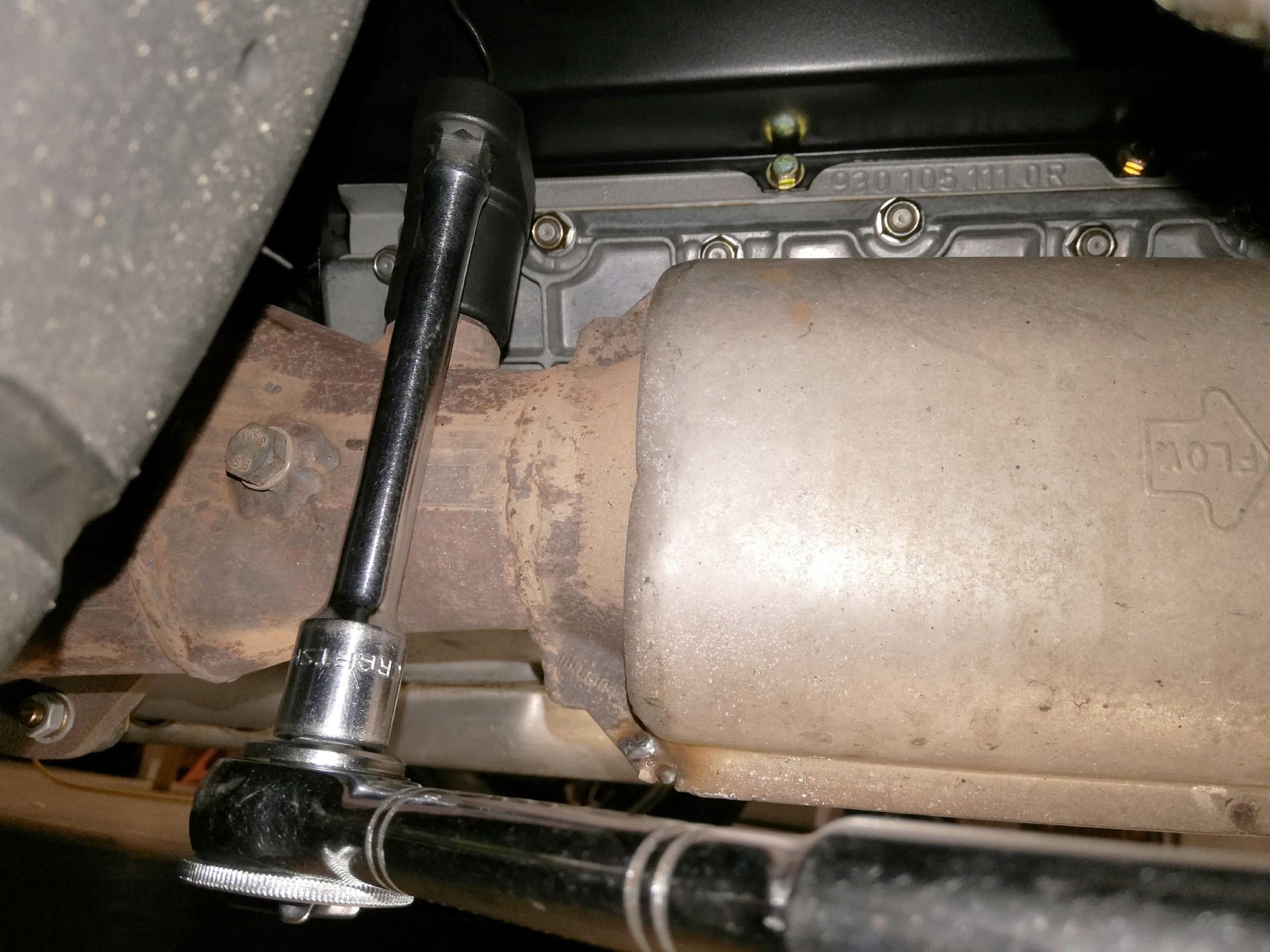 Air-cooled Porsche 911 oxygen sensor removal