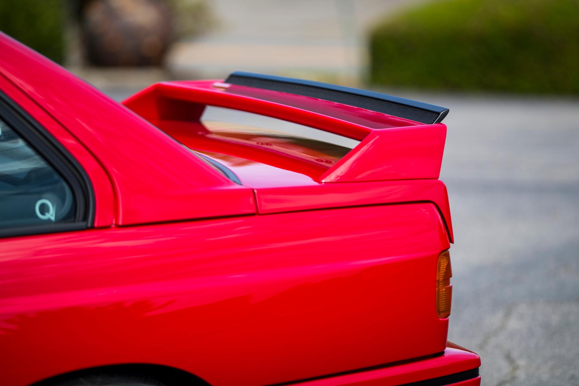 07_BMW E30 M3 zinnoberrot EVO wing detail