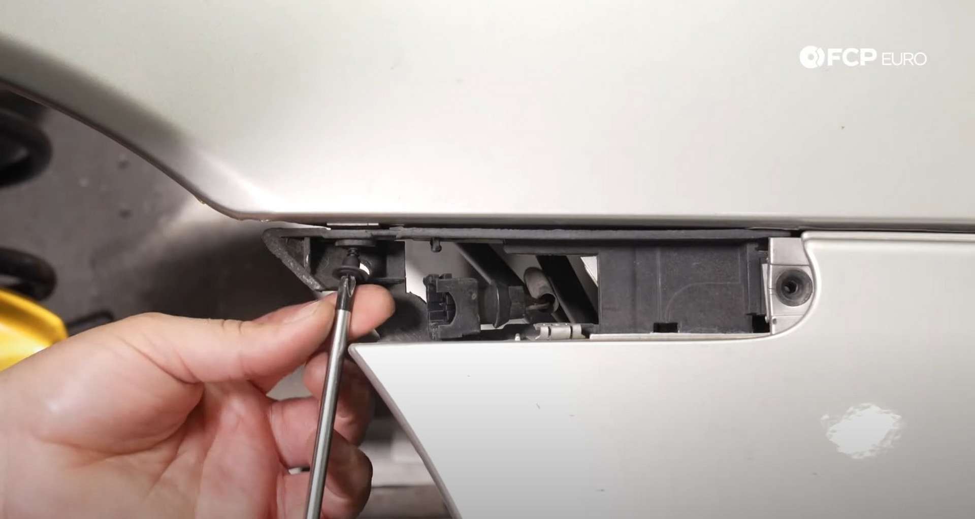 DIY Porsche 996 Radiator Replacement installing the signal hardware