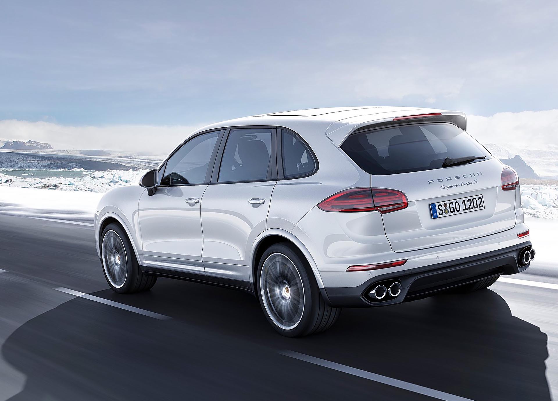 11_Porsche Cayenne Turbo S 958.2 rear