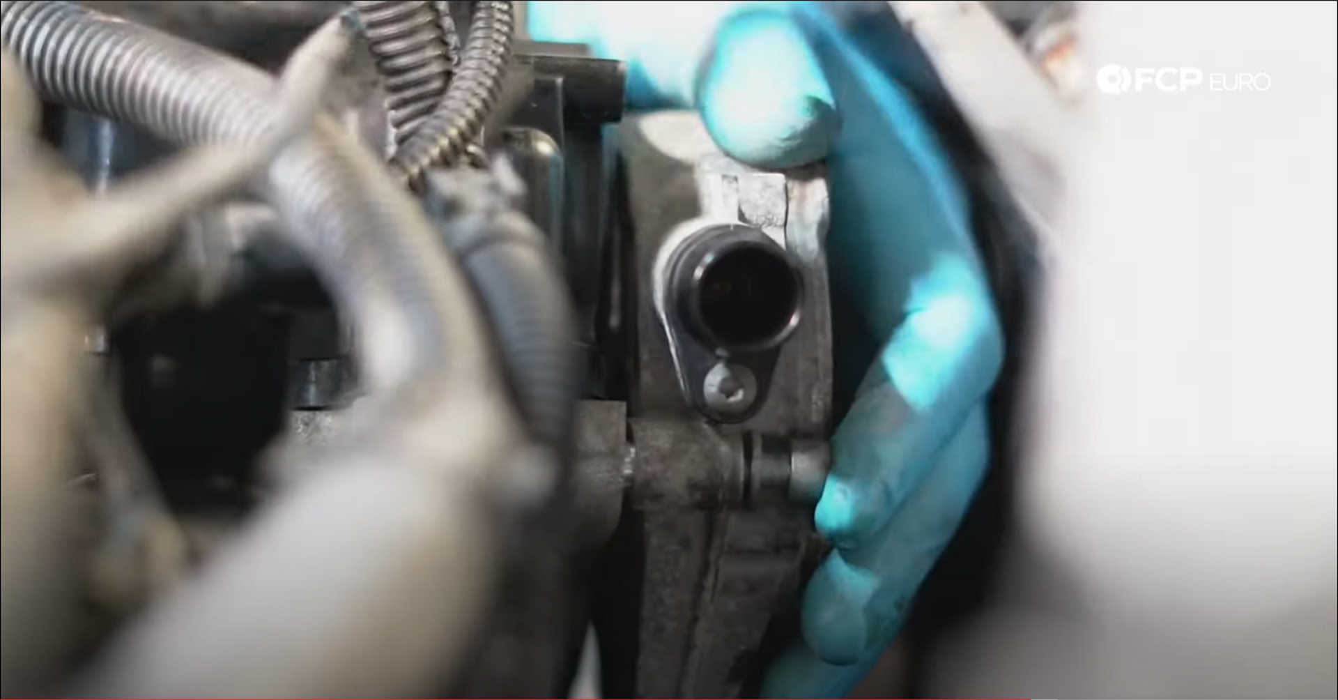 DIY BMW N20 Timing Chain installing the vacuum pump bolts