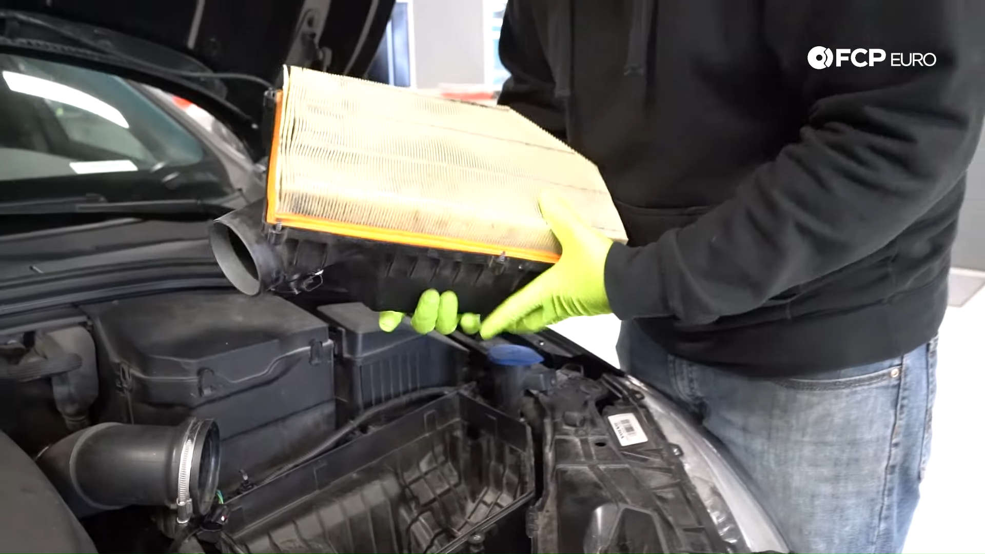 04-volvo-automatic-trans-service-remove-air-filter