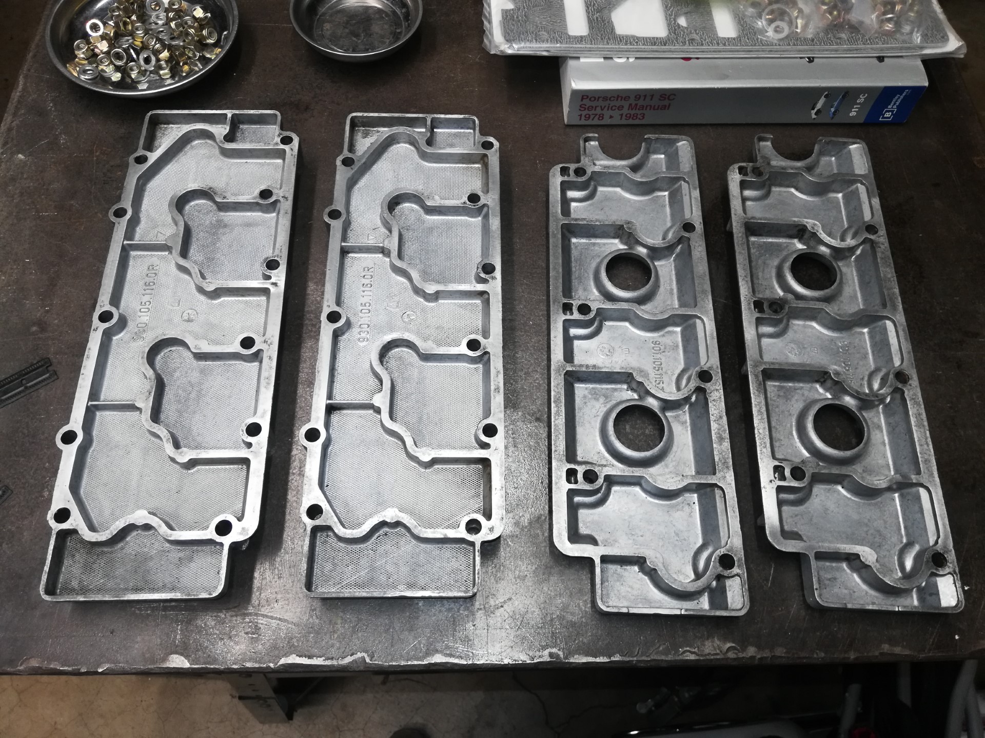 Air-cooled Porsche 911 clean valve cover surfaces