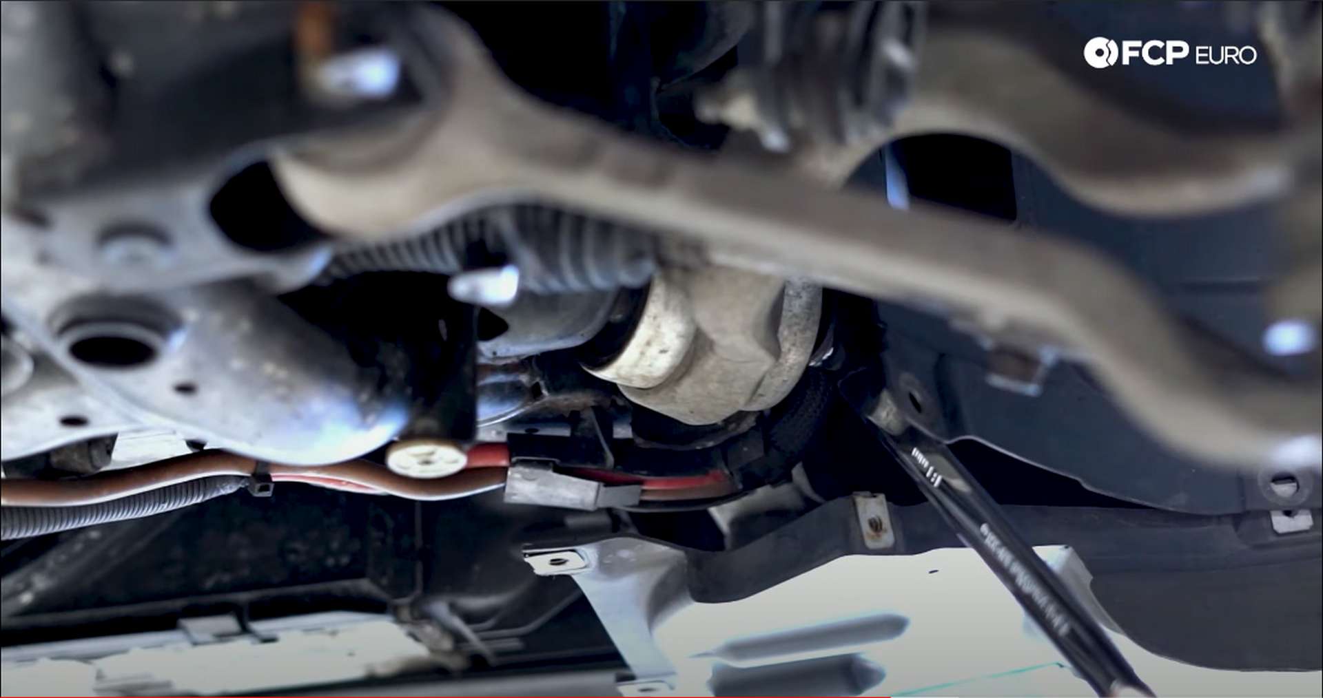 DIY BMW F30 Coilovers loosening thrust arm bolt