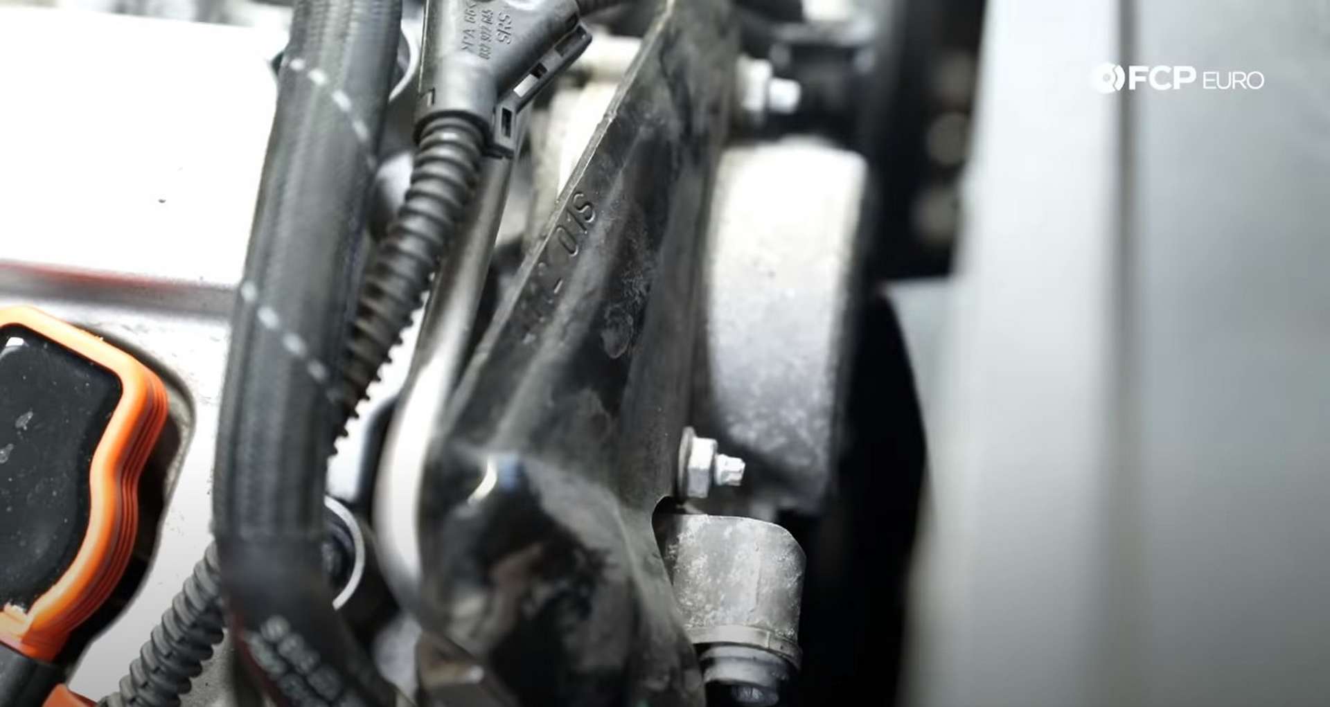 DIY Audi 3.0t Walnut Blasting Intake Valves high-pressure fuel pump cover location