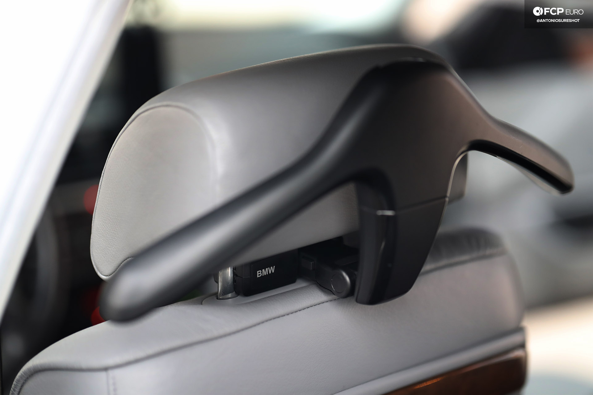 BMW coat hanger for driver headrest E38 BMW 750iL M73