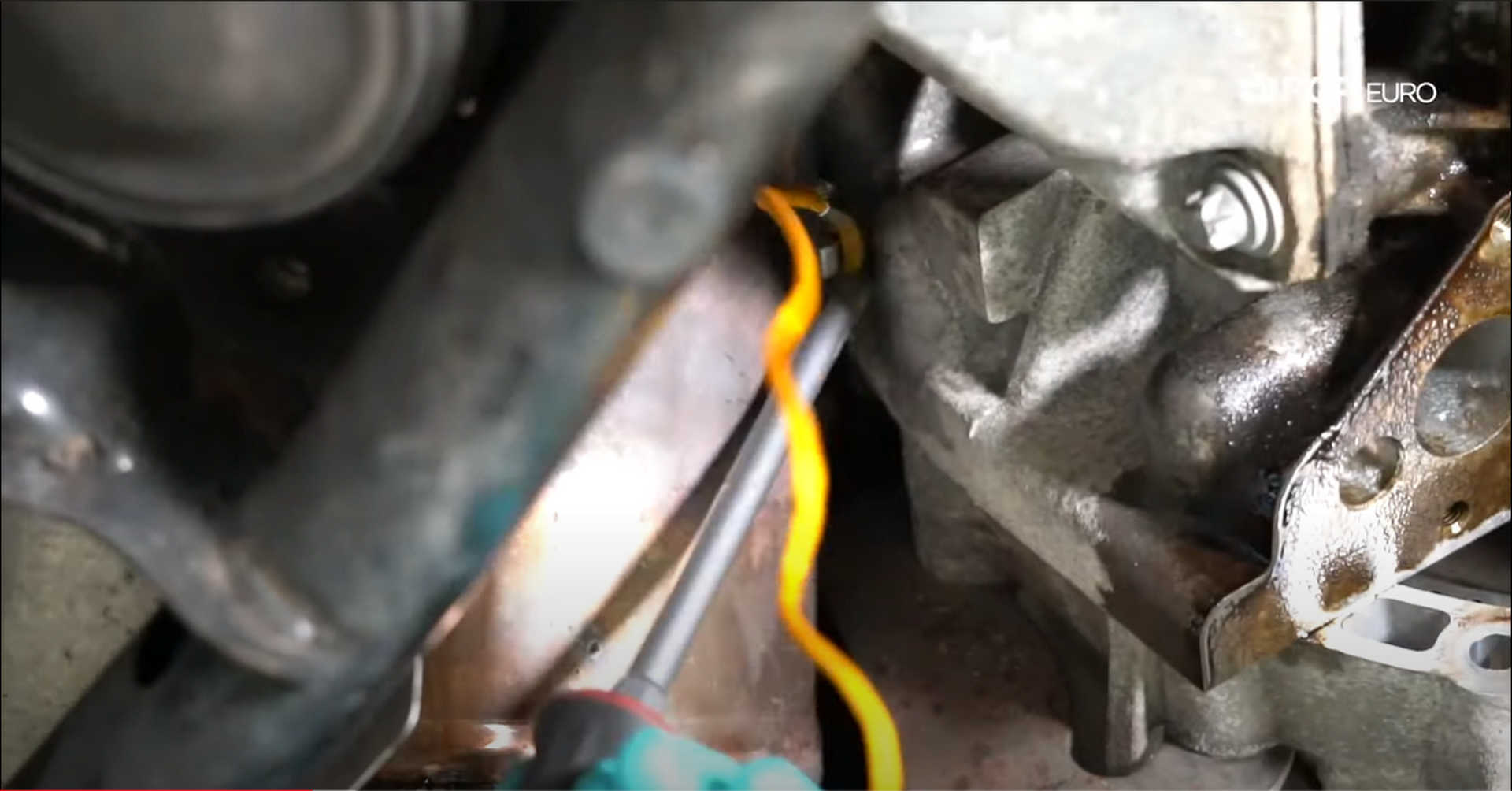 DIY BMW N20 Timing Chain removing flywheel lock