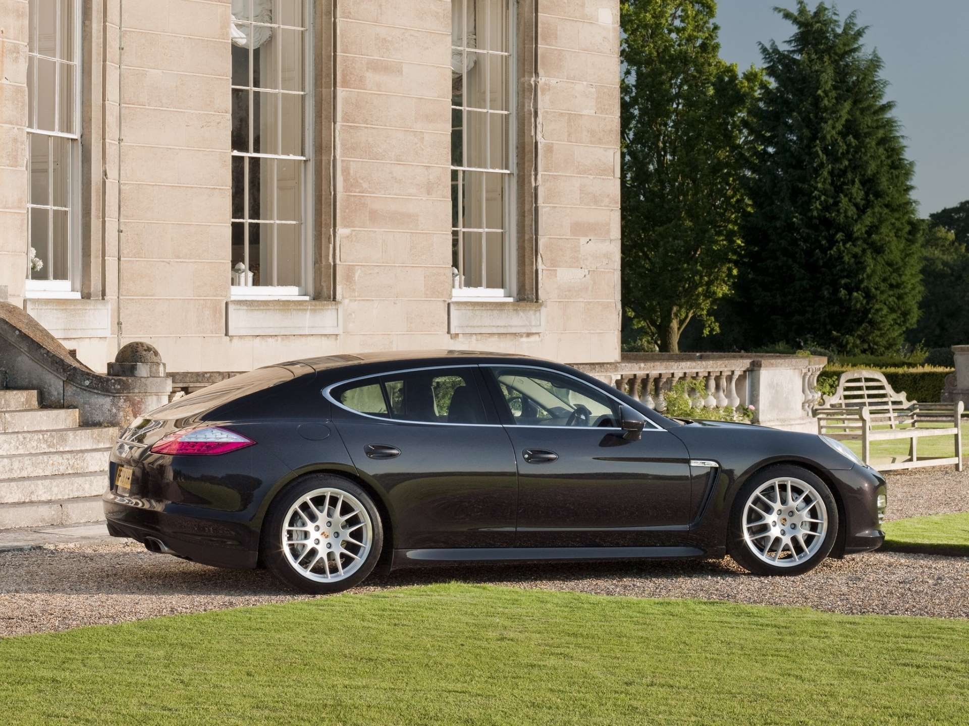 Listicle Best Dadmobiles Porsche Panamera 4S