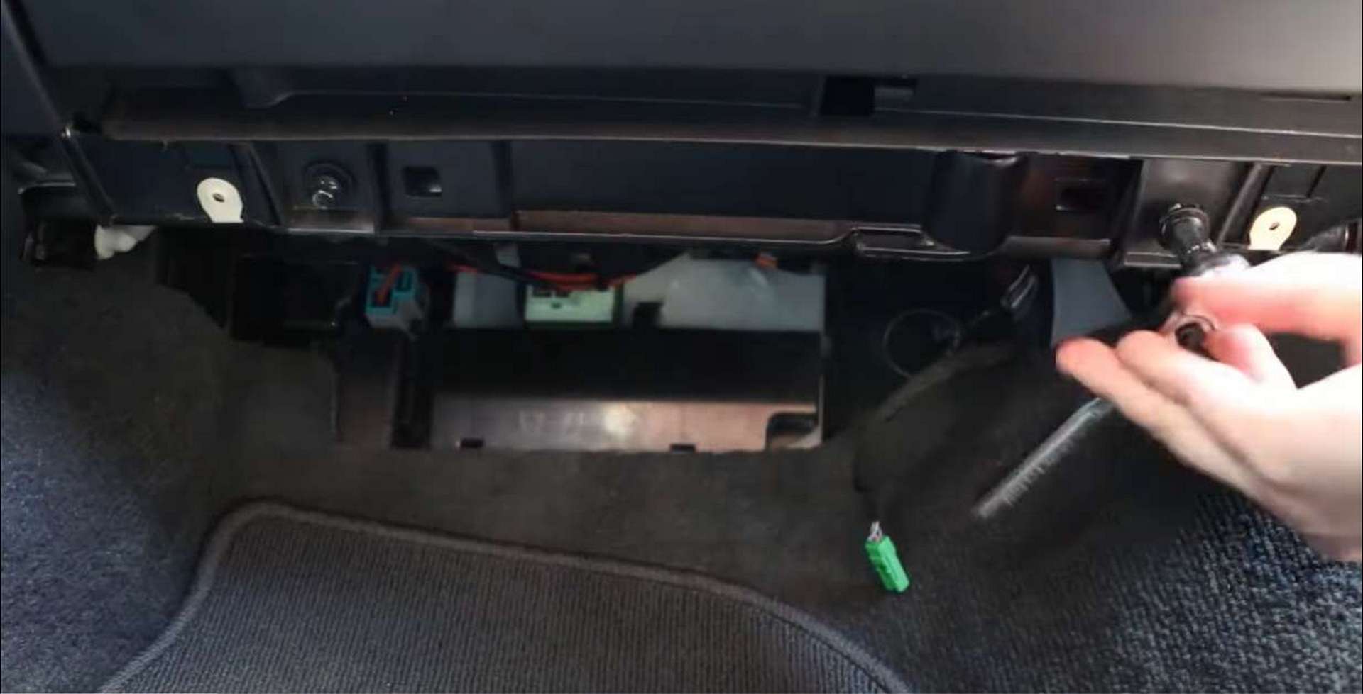 DIY Volvo Cabin Filter glove box bolts