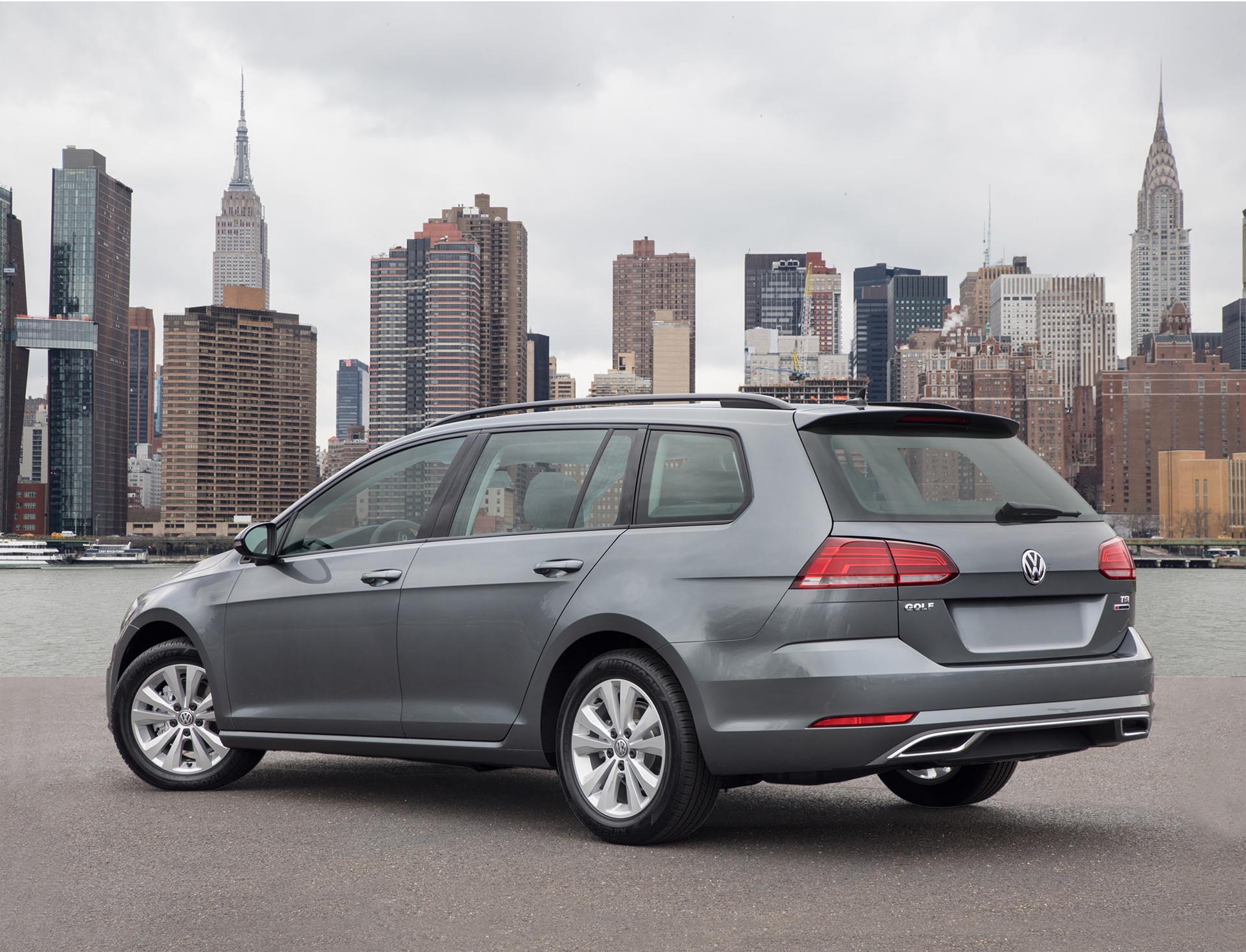 10_VW Mk7 Golf SportWagen 4MOTION rear