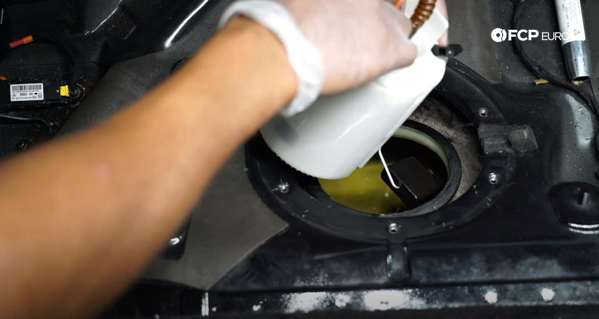 10-DIY-Mercedes-Fuel-Level-Sender-Removing-Unit