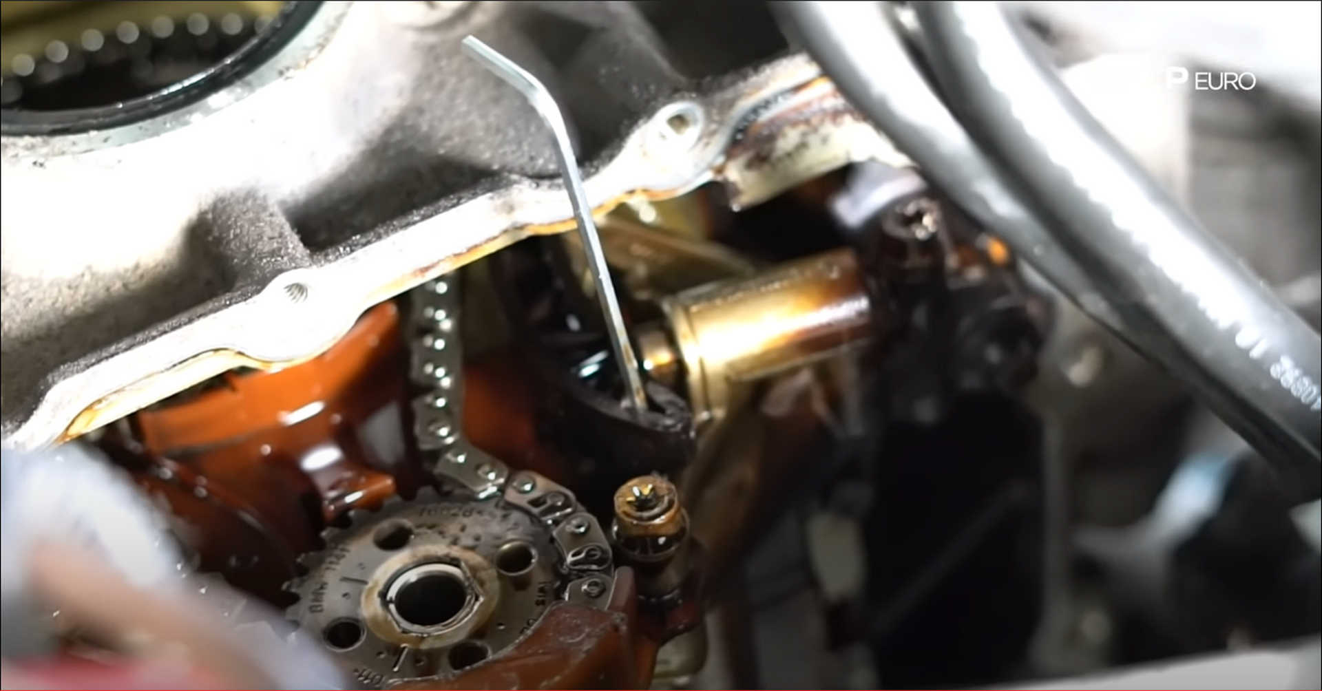 DIY BMW N20 Timing Chain oil pump chain tensioner and guide locked