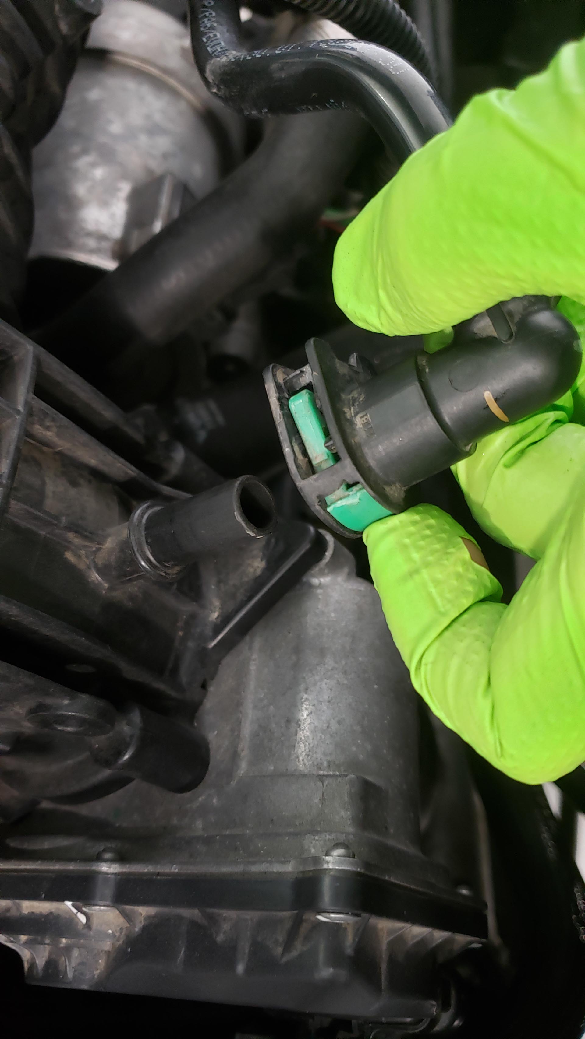 Volvo V60 P3 Water Pump Replacement Cooling System Green Clip