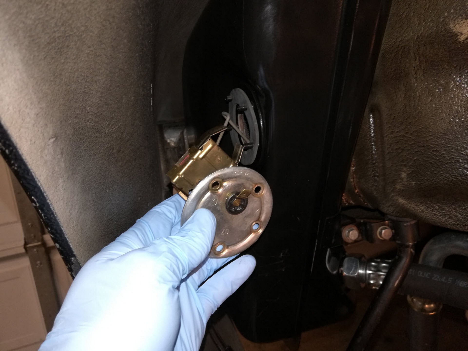 Porsche 911 Oil Tank Level Sensor Rotate