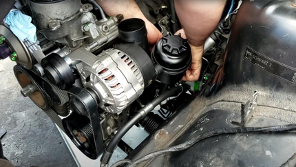 How To Replace A BMW E36 Power Steering Fluid Reservoir & Hose