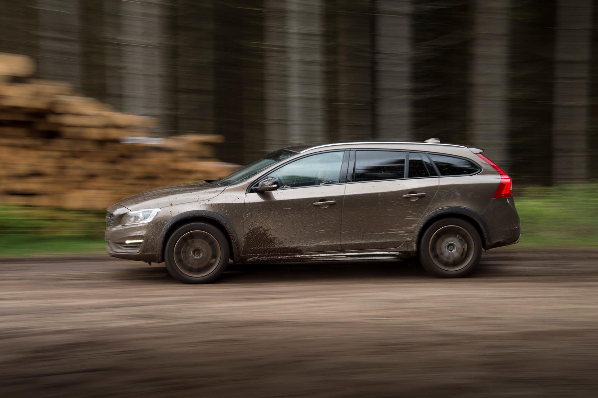 09_Volvo V60 AWD Cross Country profile