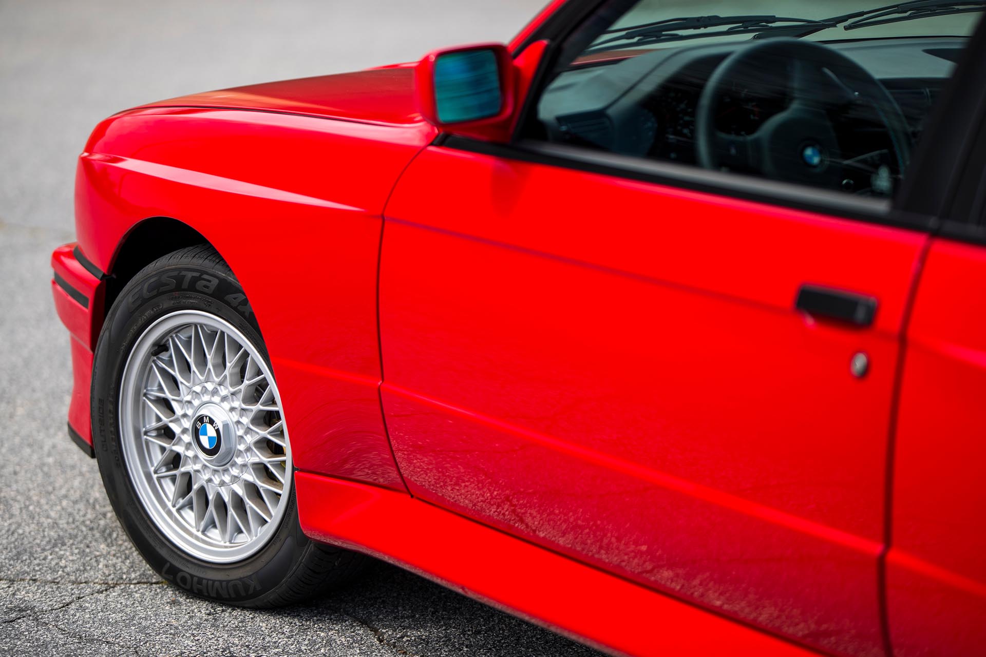 14_BMW E30 M3 zinnoberrot fender detail