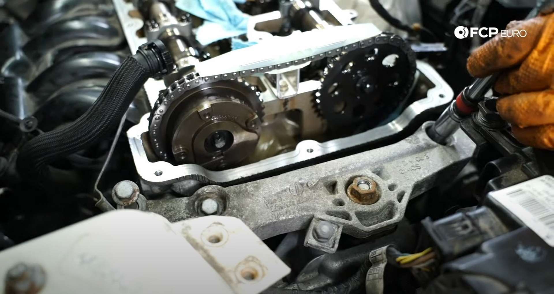 DIY MINI R56 Timing Chain Replacement installing the upper engine mount bracket