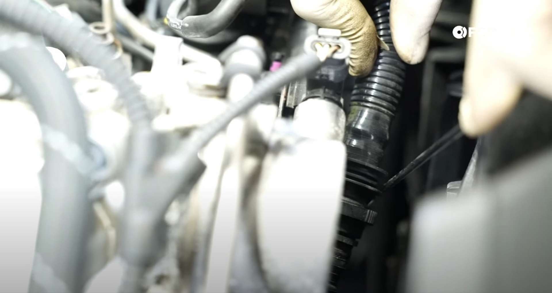 DIY Audi 3.0T PCV/AOS Replacement disconnecting the secondary air-line