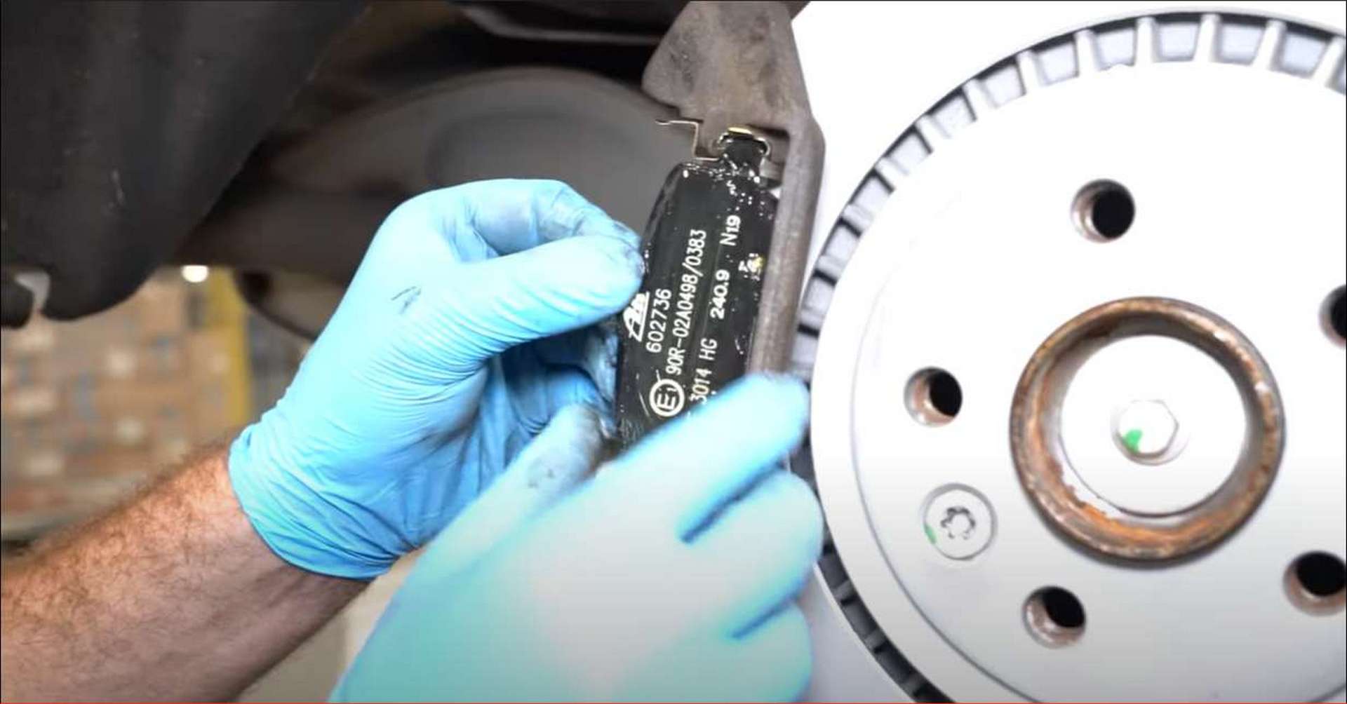 DIY P3 Volvo Rear Brakes installing the pads