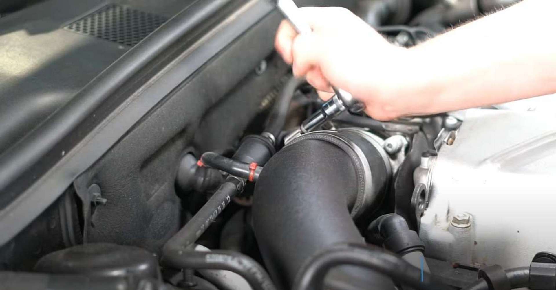 DIY Audi B8 Plugs and Coils loosening the clamps