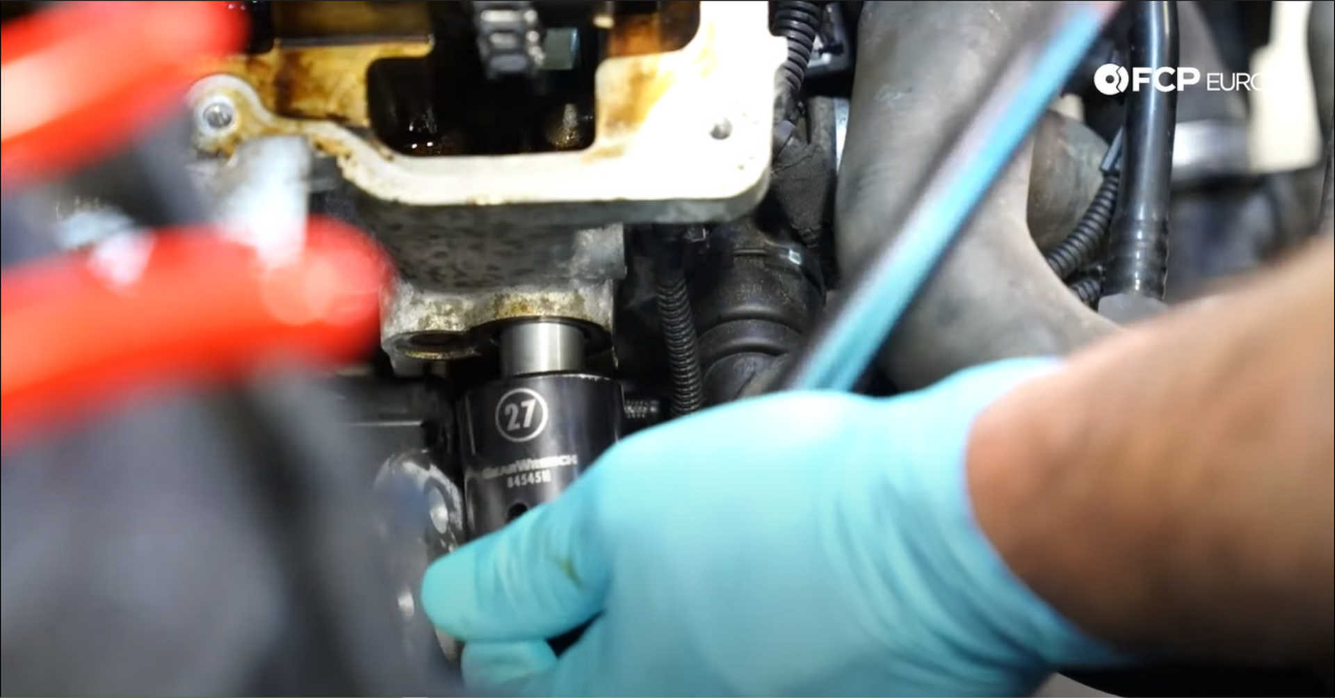 DIY BMW N20 Timing Chain tightening the timing chain tensioner