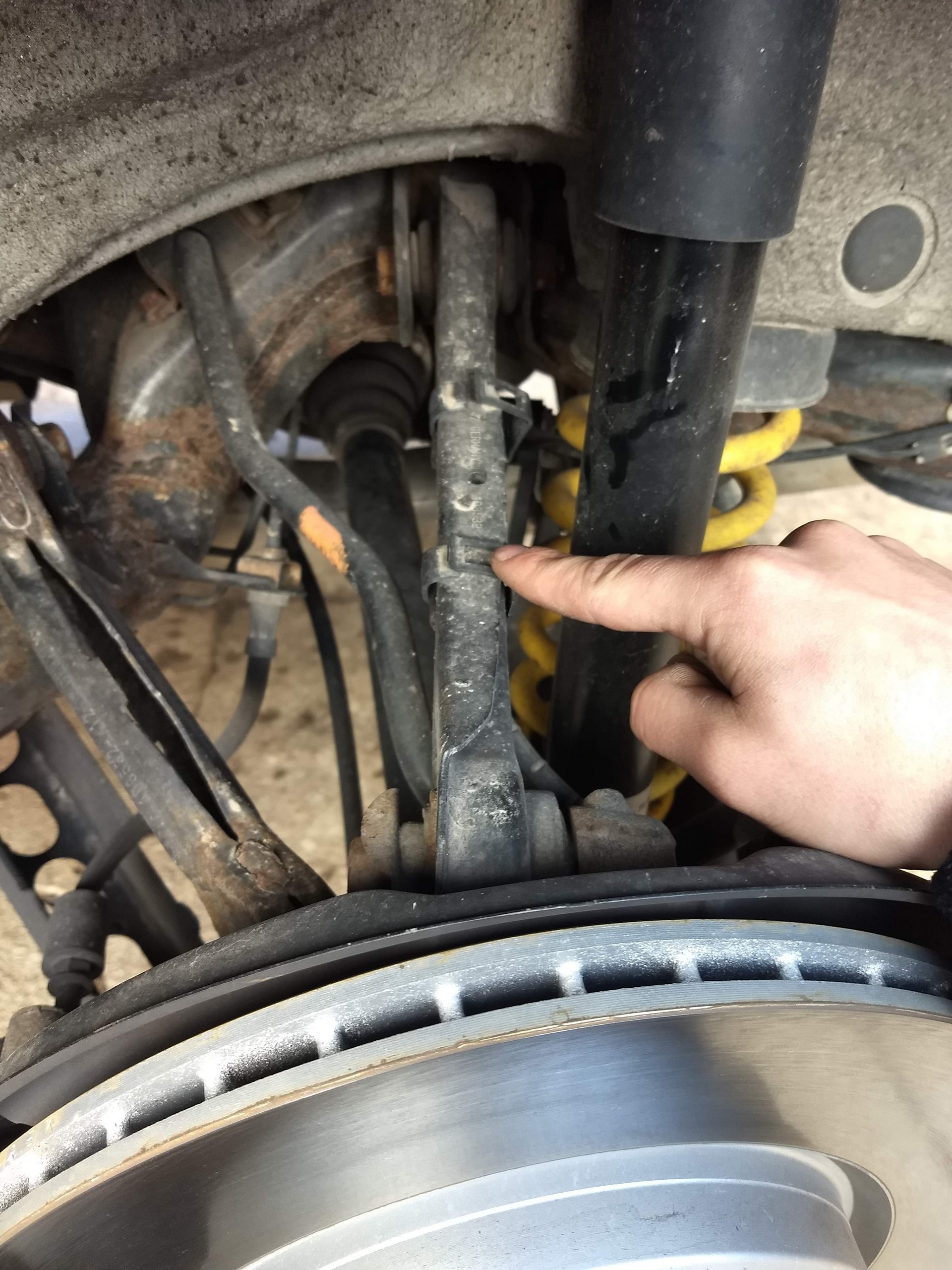 335i Control Arm Brake Clip