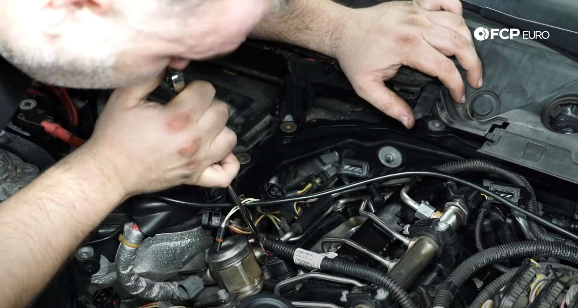 34-DIY-BMW-F30-Valve-Cover-Replacement_Refitting-Fuel-System