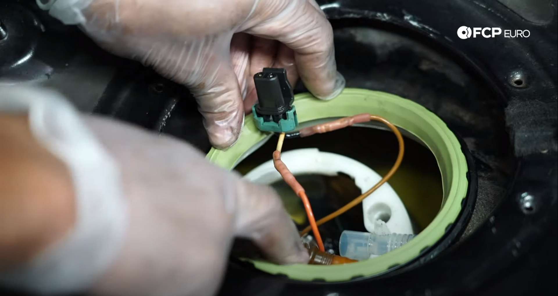 18-DIY-Mercedes-Fuel-Level-Sender-Installing-Unit