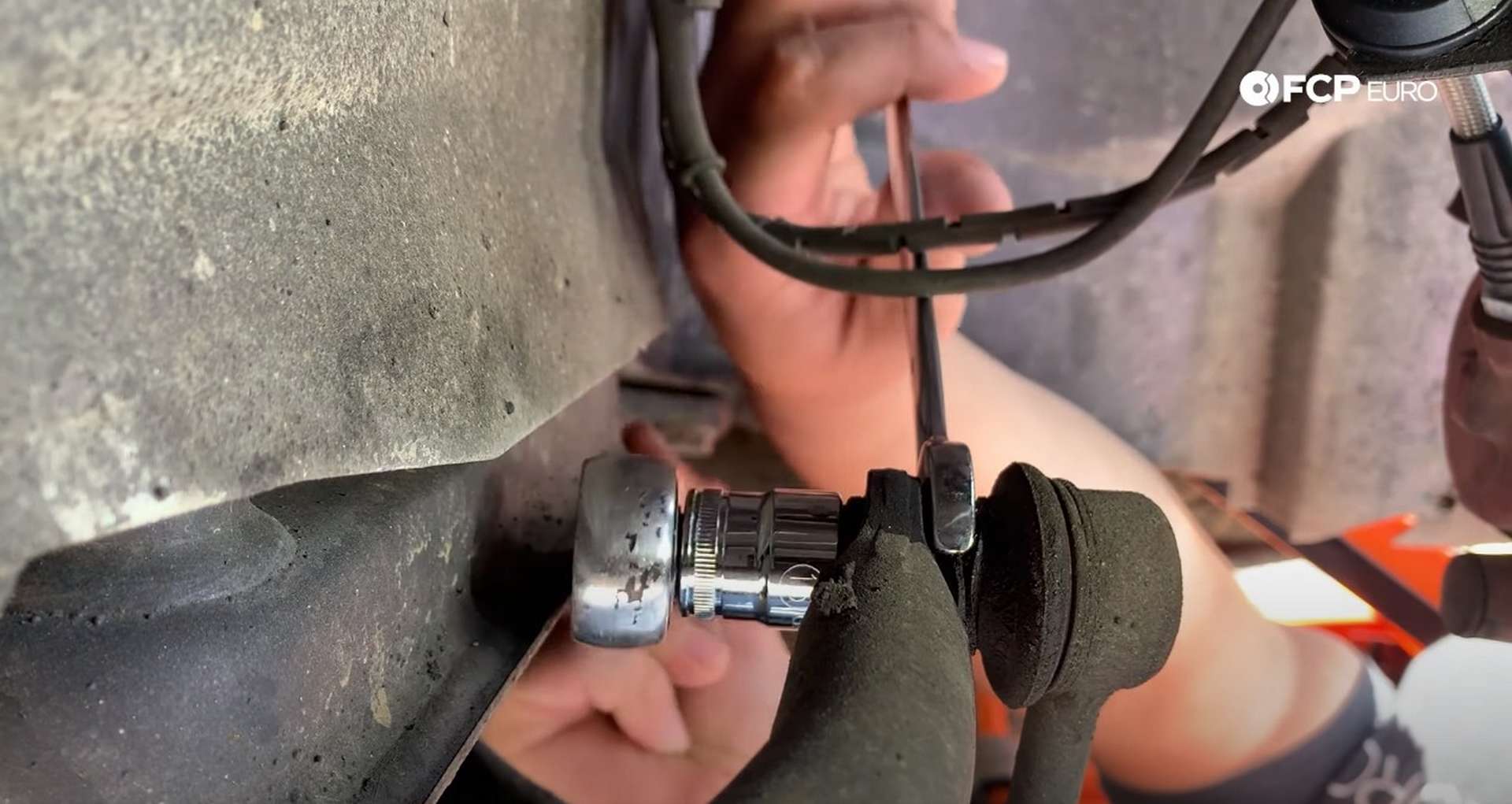 DIY BMW E36 Control Arm and Bushings removing the endlink