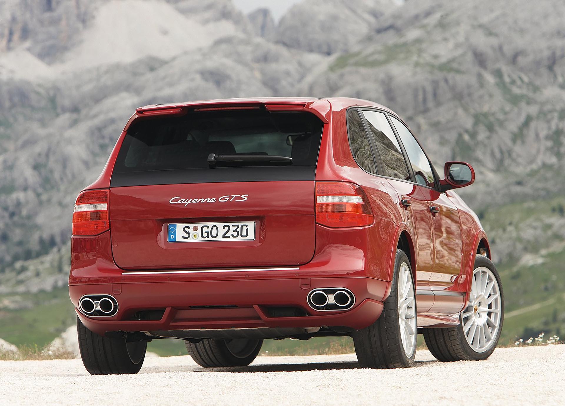 05_957 Porsche Cayenne GTS rear