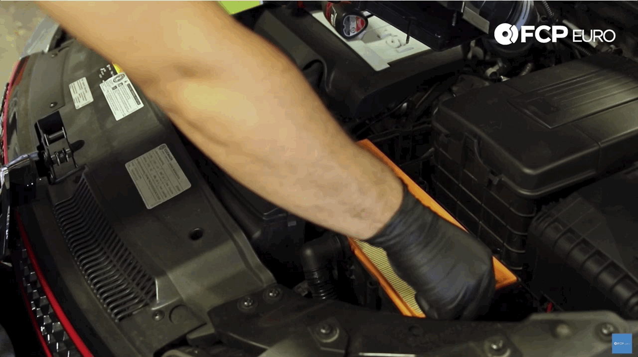 Volkswagen-GTI-engine-air-filter-2
