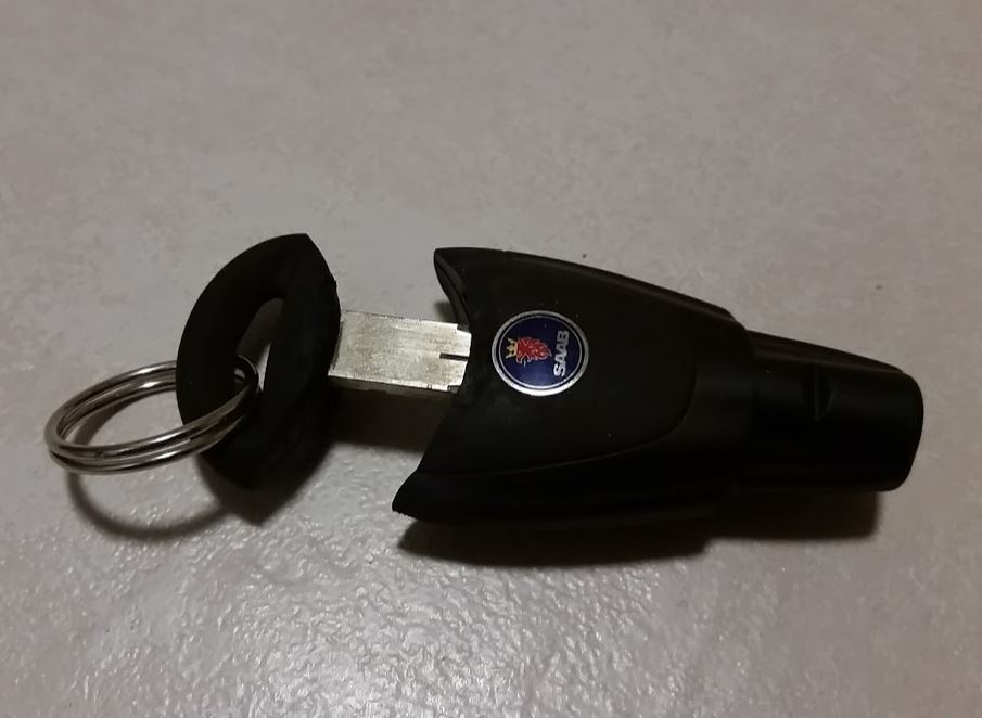 Removing key from Saab key fob