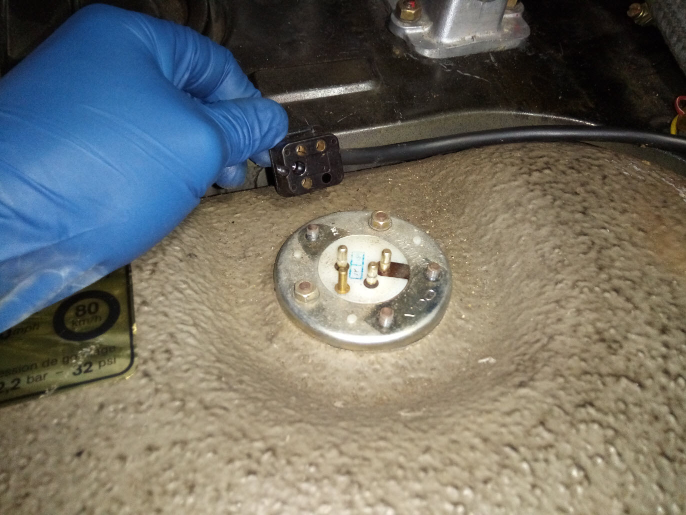 Porsche 911 fuel level sensor removal 2.