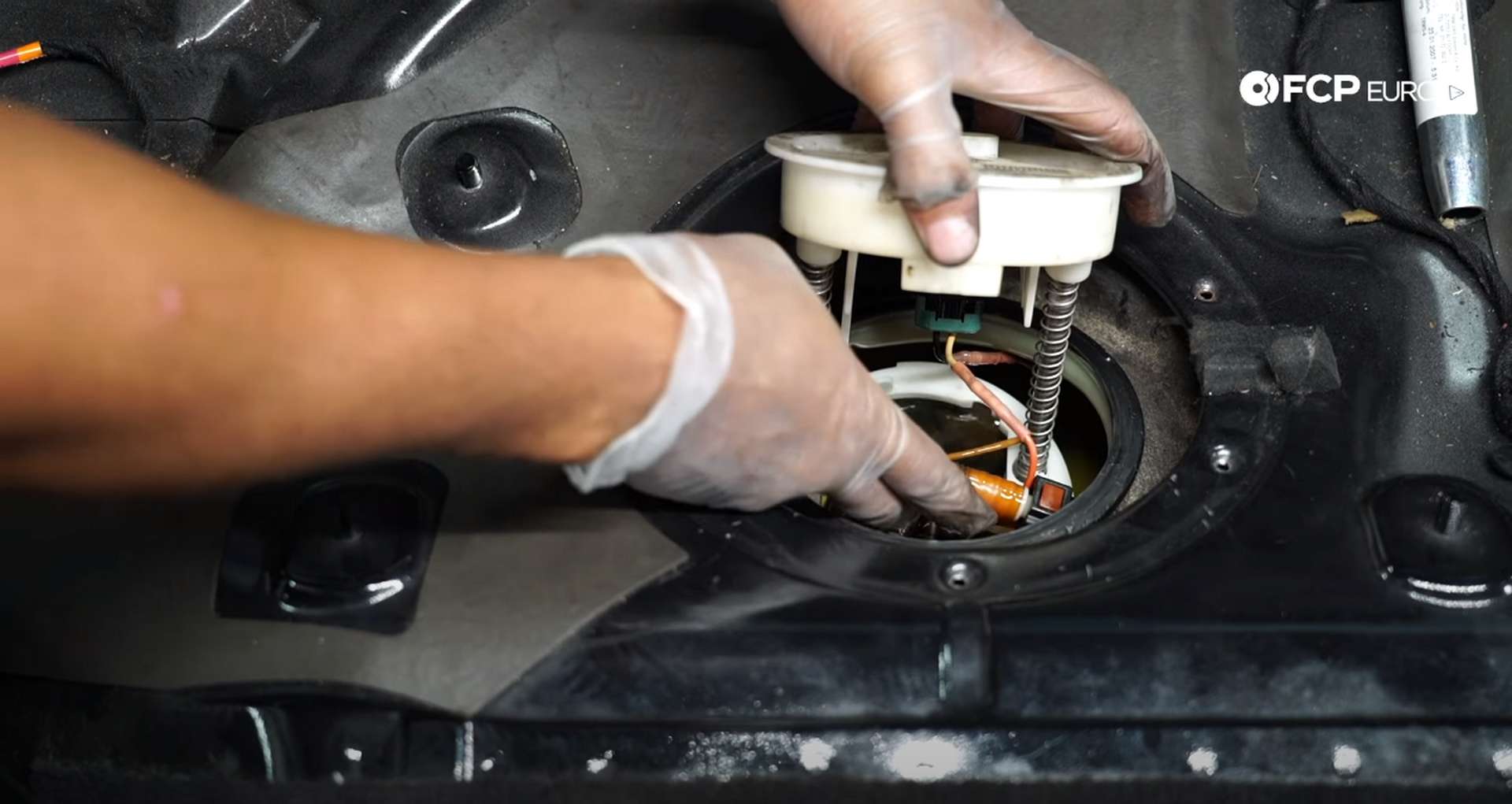 07-DIY-Mercedes-Fuel-Level-Sender-Removing-Unit