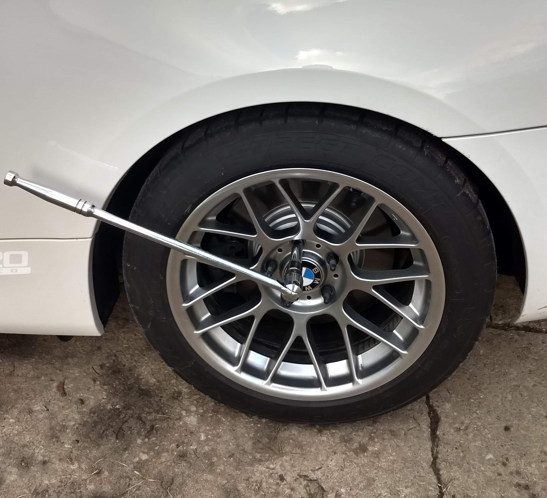 335i Lug Bolt Removal