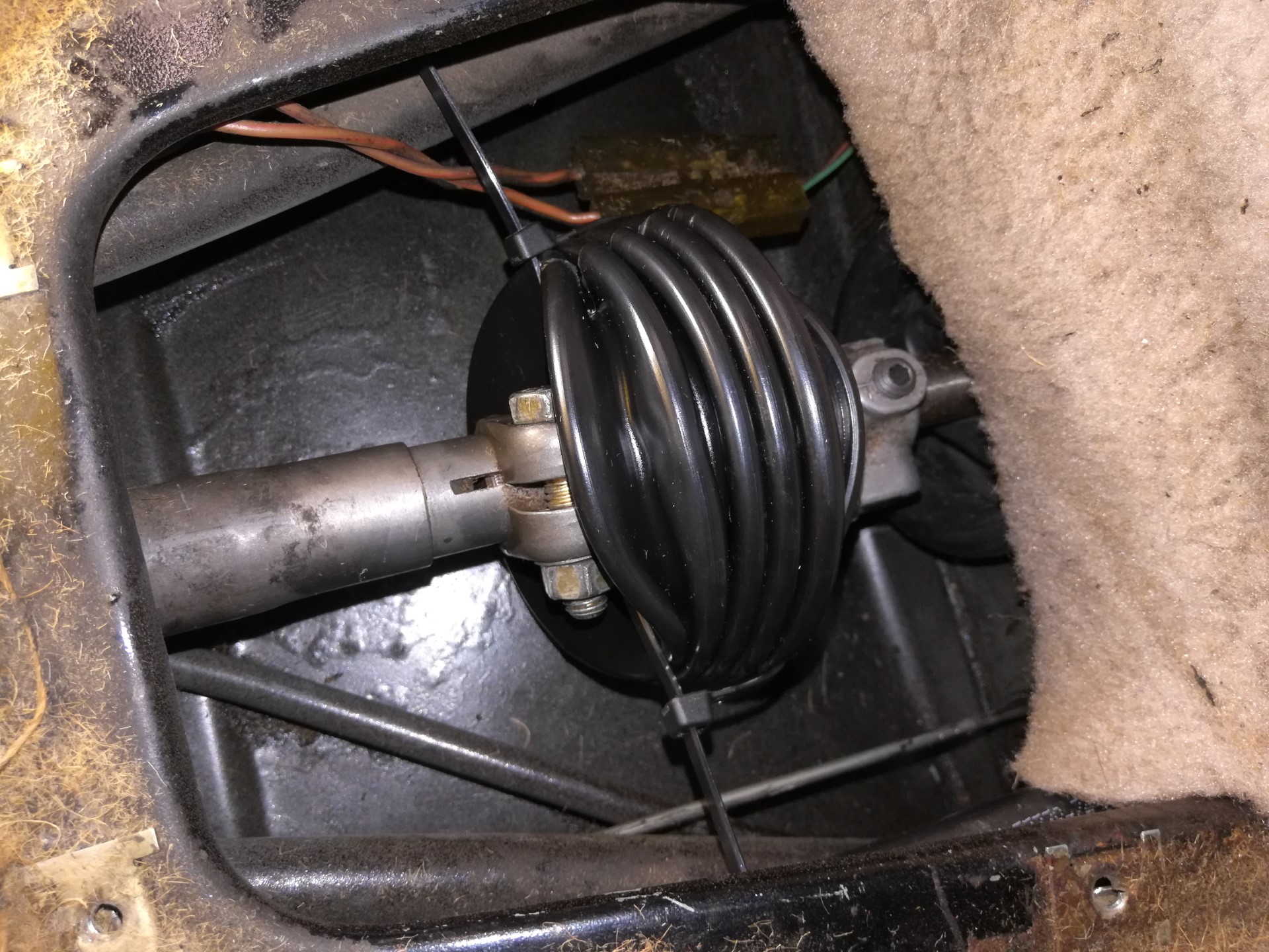 Air-cooled Porsche 911 inner shift coupler boot installation