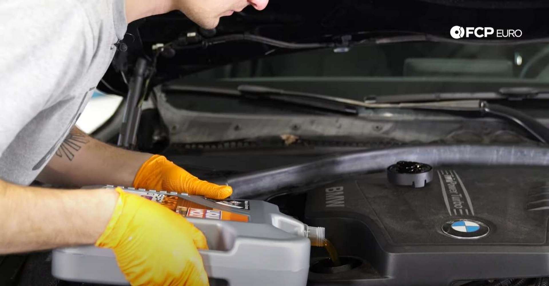 09-DIY-F30-BMW-Oil-Change_Filling-Engine